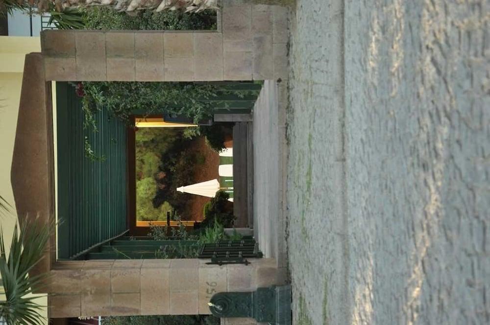 Palm Court Suites Ayvalı Exteriör bild