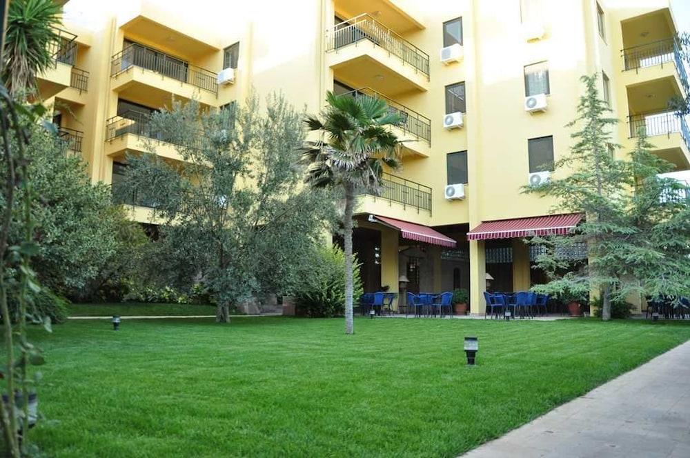 Palm Court Suites Ayvalı Exteriör bild