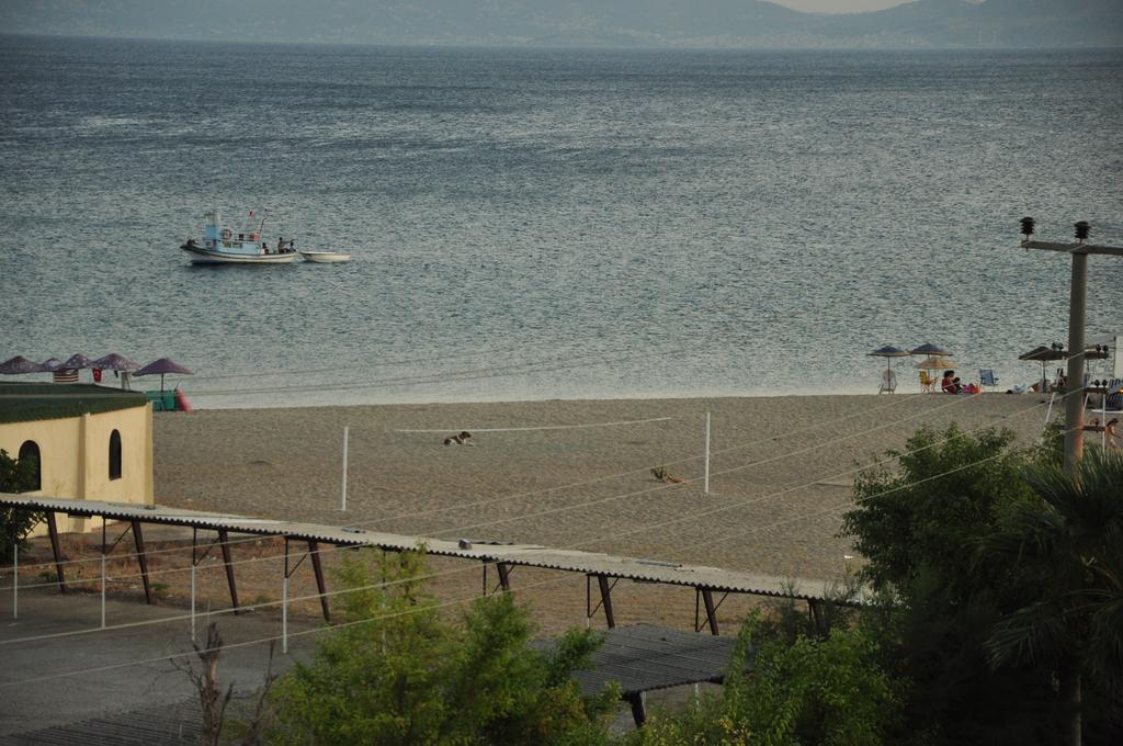 Palm Court Suites Ayvalı Exteriör bild