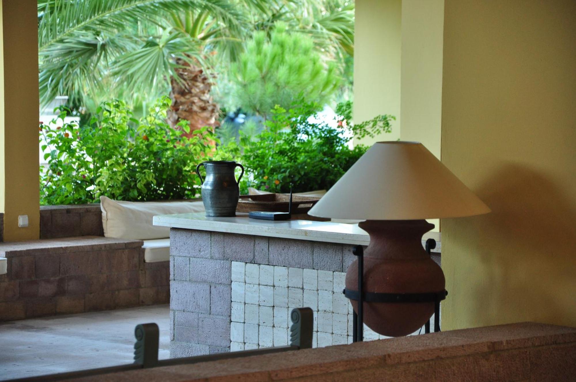 Palm Court Suites Ayvalı Exteriör bild