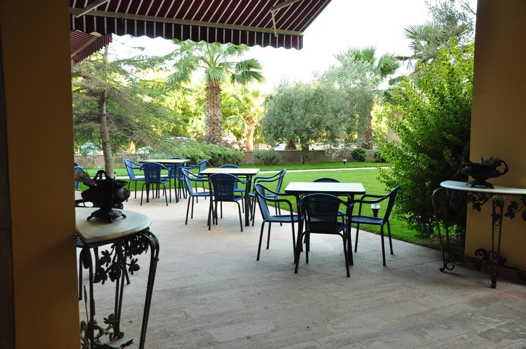 Palm Court Suites Ayvalı Exteriör bild