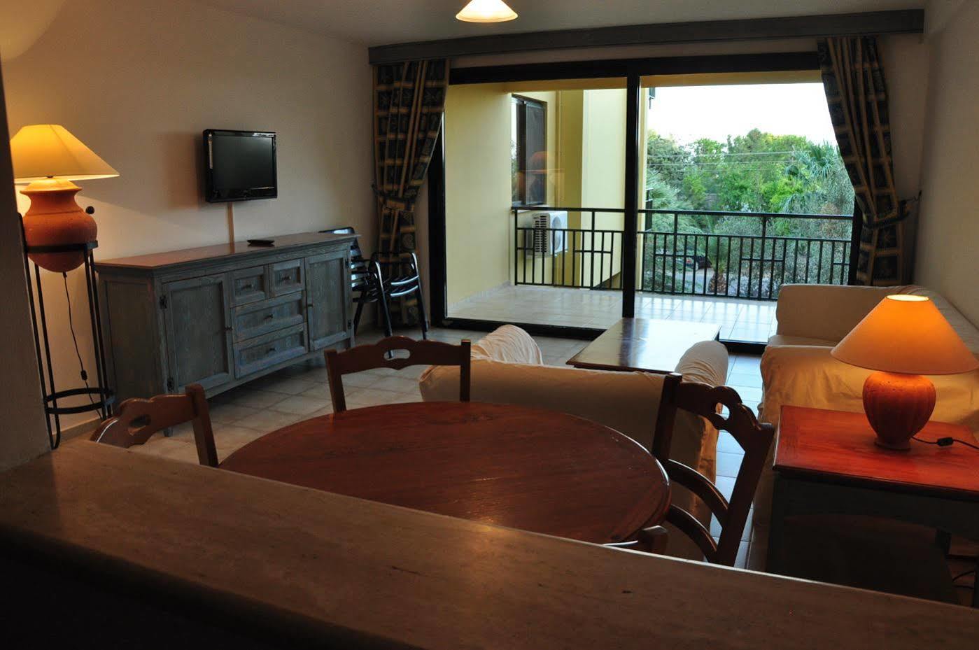 Palm Court Suites Ayvalı Exteriör bild